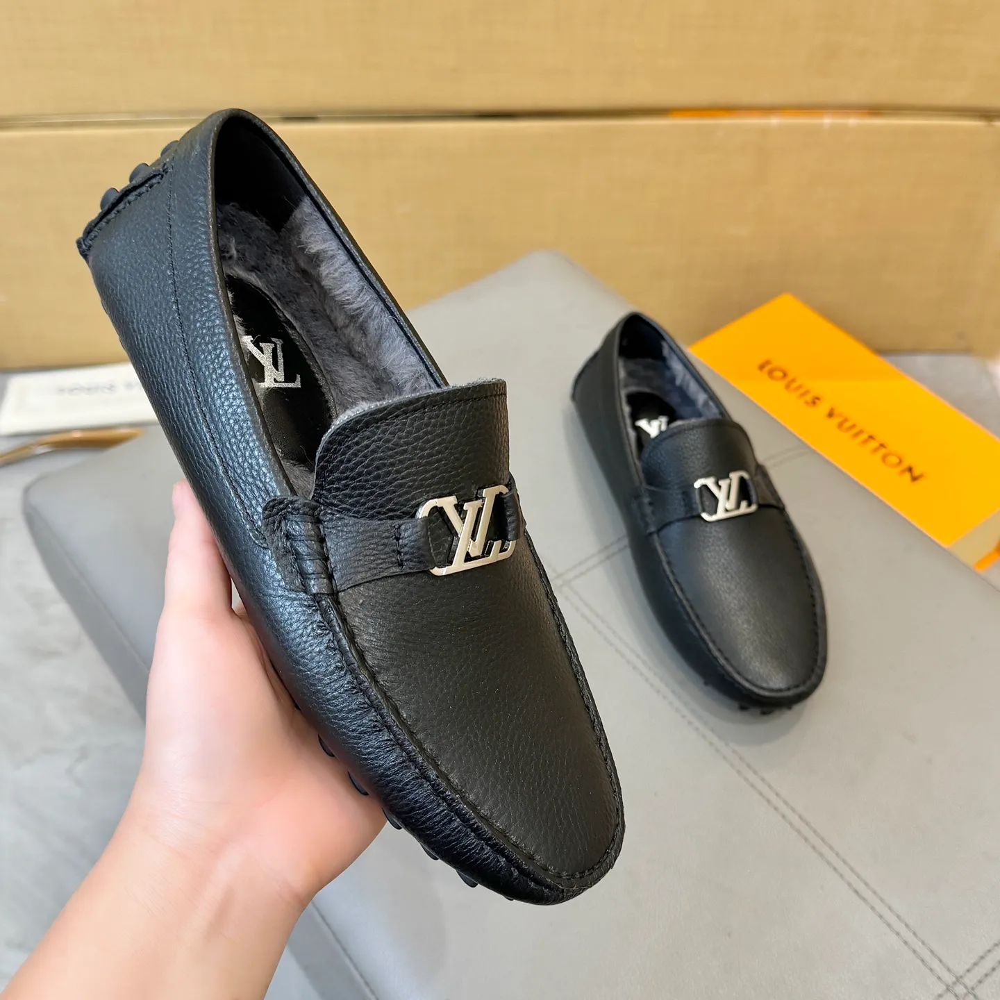 Factory price: 460💰 [LV] Autumn and winter style fur integrated 2025 men's beanie shoes (market top version) first layer cowhide ➕ real wool lining original packaging. Size: 38-45